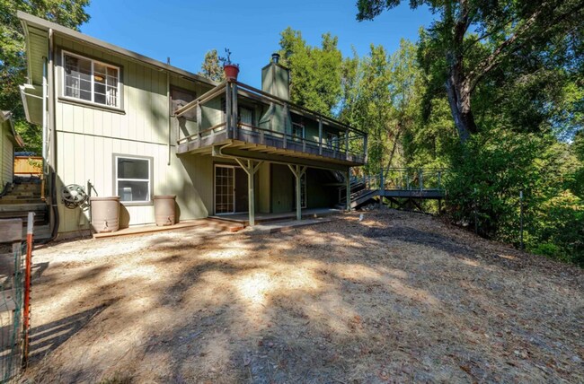 Building Photo - 475 Riverview Dr