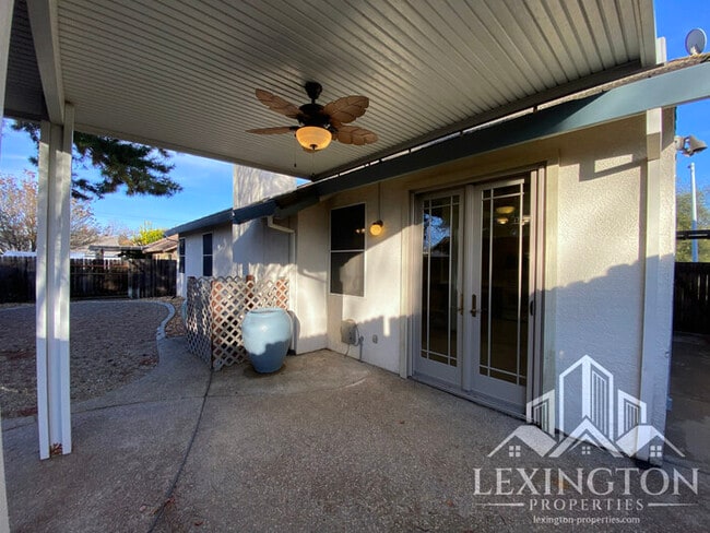 Building Photo - Beautiful, Spacious, 3-Bed 2-Bath Home available in Roseville!