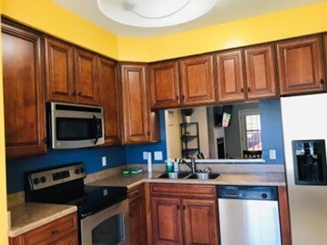 Building Photo - 409 Wrought Iron Bend