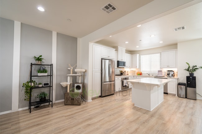Building Photo - Stunning Verano at Skyline |Gated Communit...