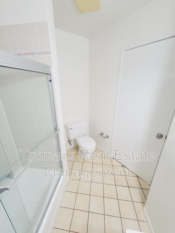 Building Photo - 416 W Milford St