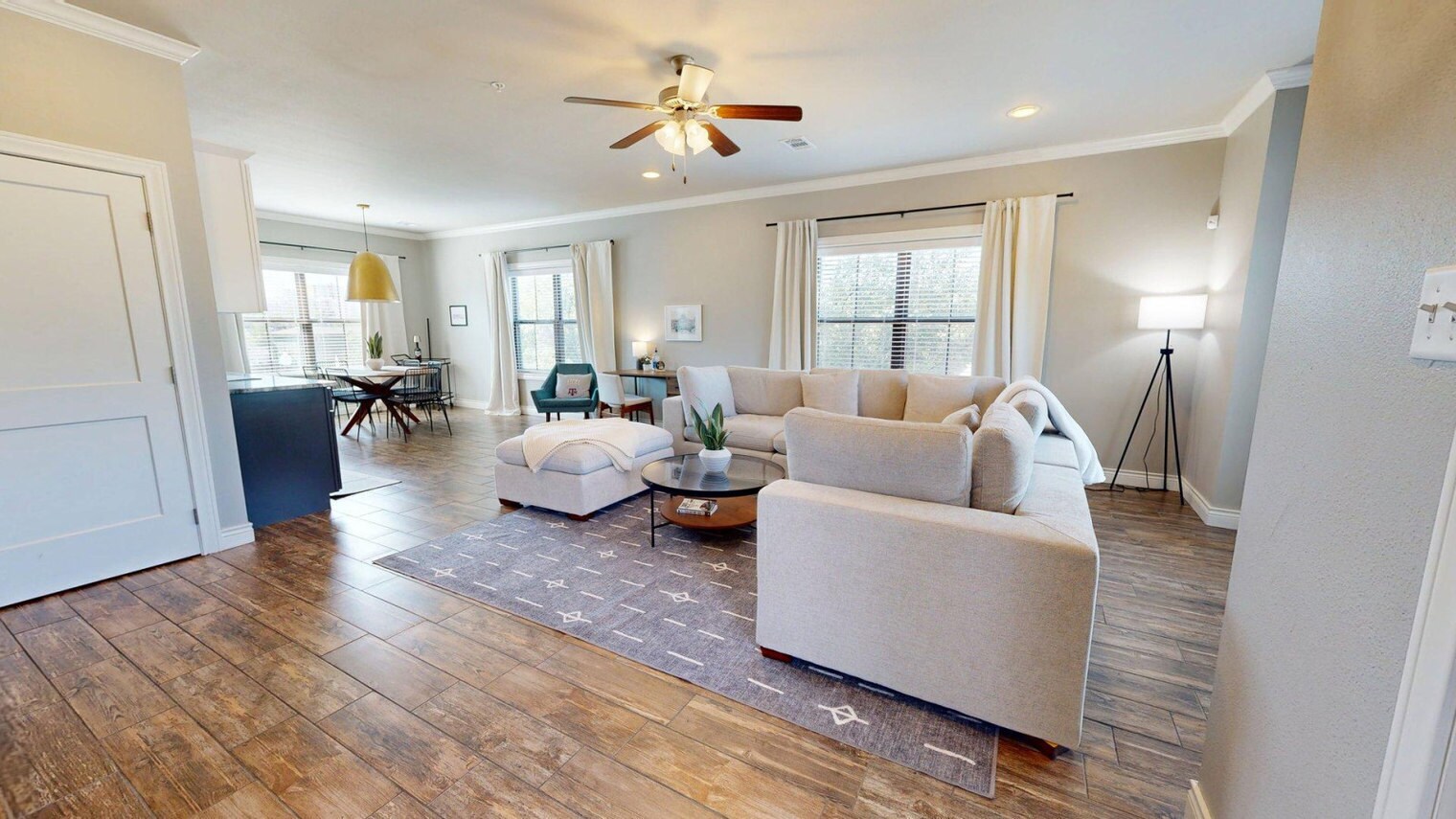 Building Photo - 636 Clay St