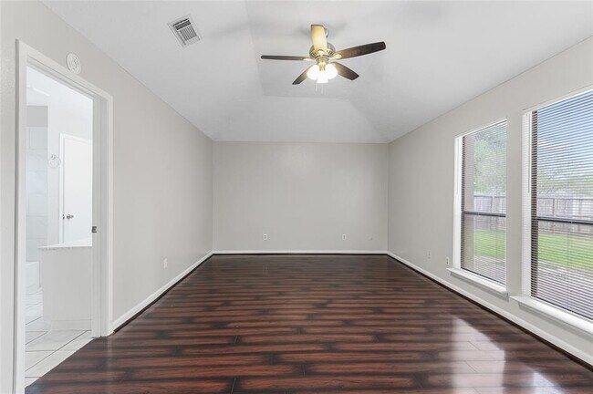 Building Photo - 21302 Park Bend Dr