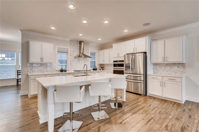 Building Photo - 860 Stonehill Ln NE