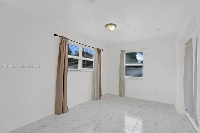 Building Photo - 3431 NW 5th Pl