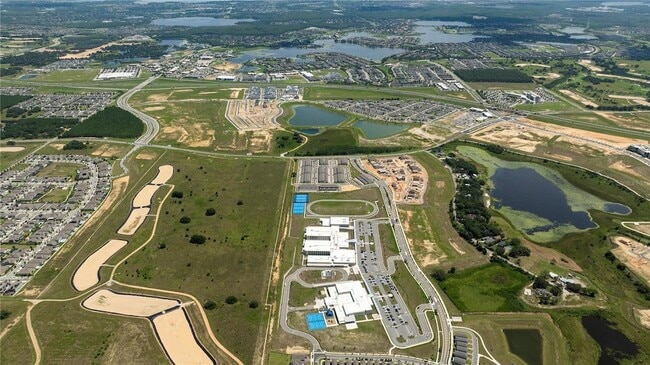 Building Photo - 16350 Hamlin Vw St