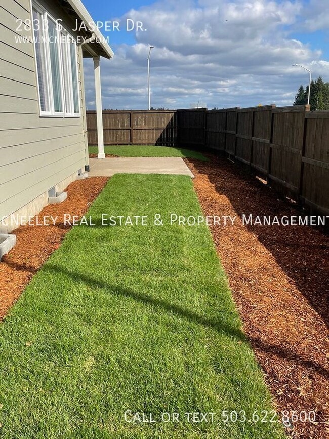 Building Photo - 2833 S Jasper Dr