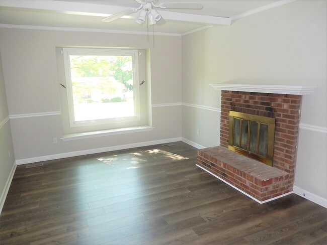 Building Photo - 3713 Sue Ellen Dr