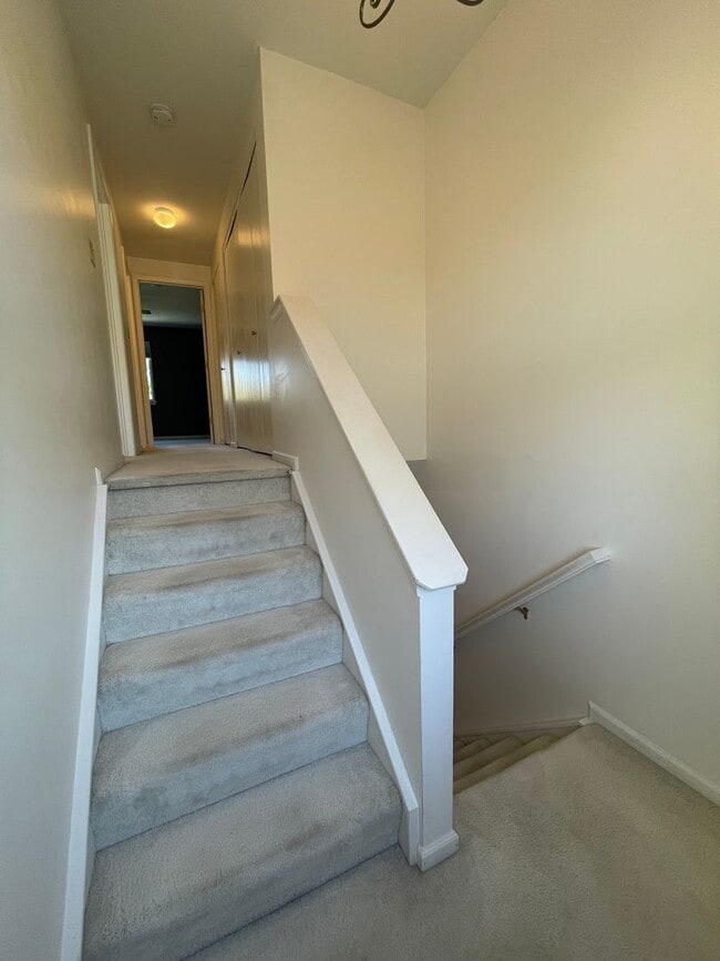 Building Photo - Baldwinsville Townhome - 2 Bedrooms 1.5 ba...