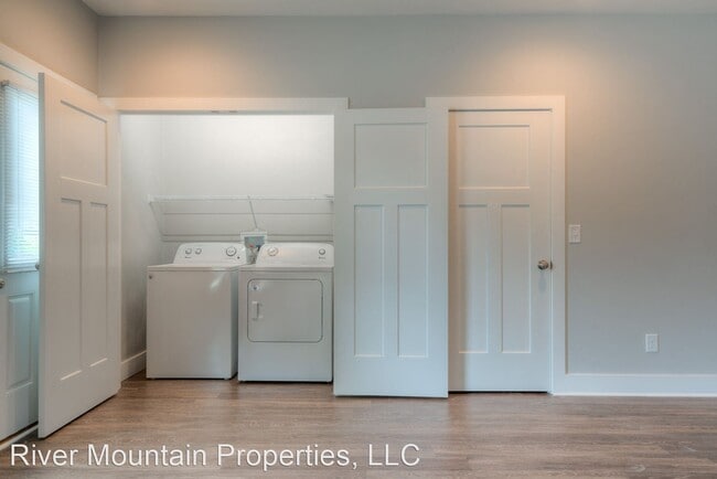 Building Photo - 4 br, 4.5 bath House - 206 Uptown Trail