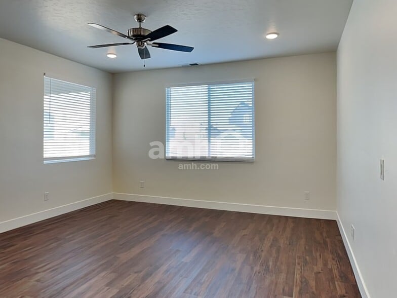 Building Photo - 941 N Rivermist Pl