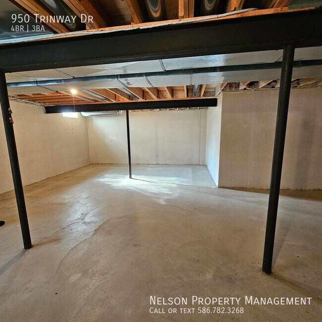 Building Photo - 950 Trinway Rd