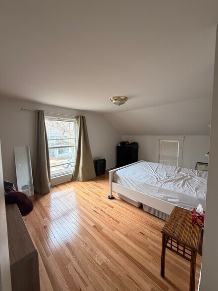 Building Photo - 425 5th St