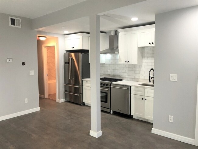 Building Photo - 47-49 Walnut Street Unit 1