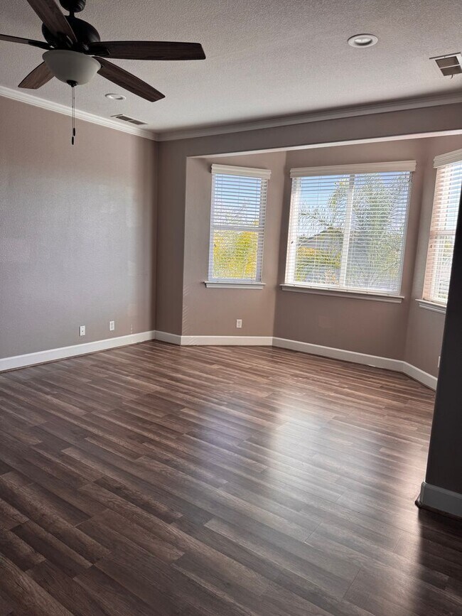 Building Photo - Beautiful single family home