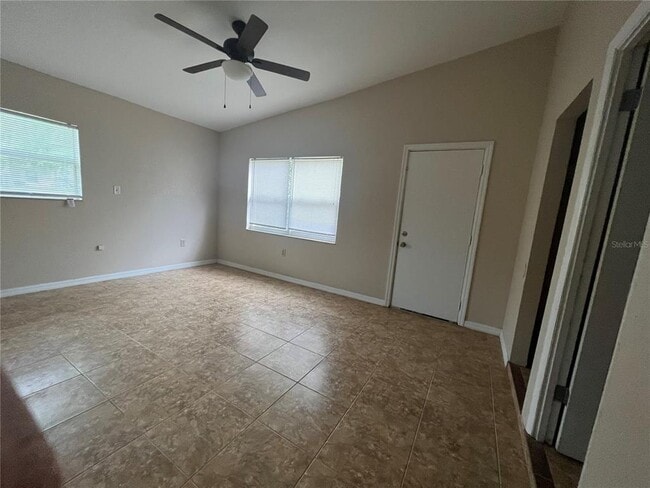 Building Photo - 1601 Lakeview Ct