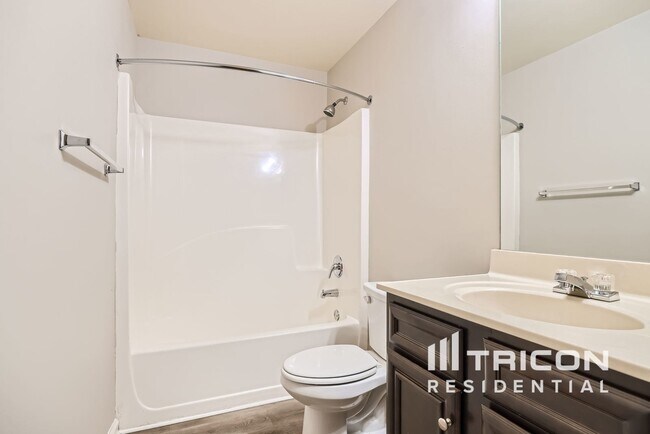 Building Photo - 6740 Oak Hill Pl