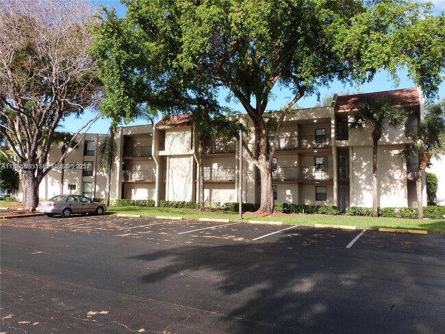 Building Photo - 6751 N University Dr