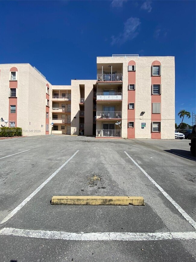 Building Photo - 6820 W Flagler St