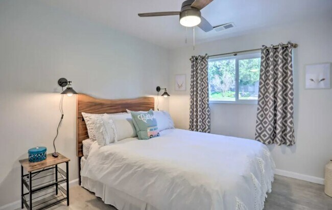 Building Photo - 40902 Ely Way