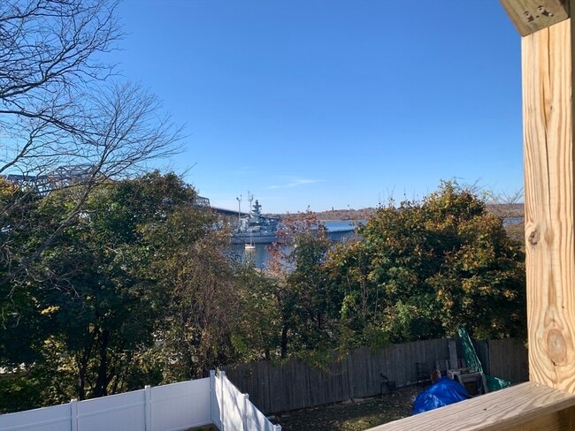 Building Photo - 20 Meadow St