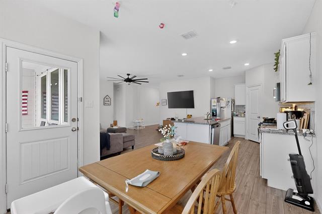 Building Photo - 423 Pepperbark Ave