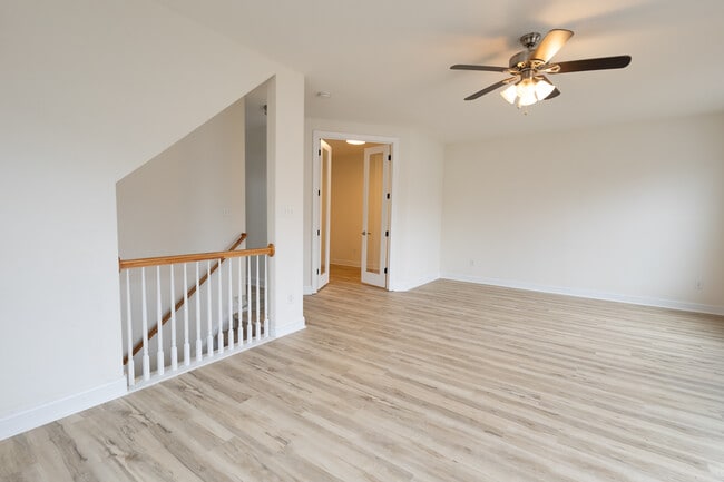 Building Photo - 956 Iron Bridge Dr