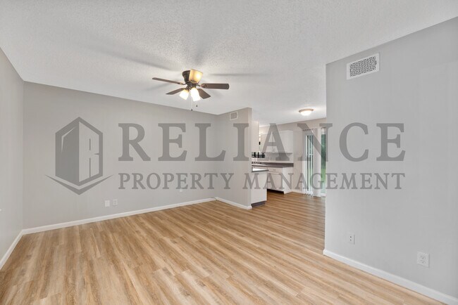 Building Photo - 2322 S Vine St