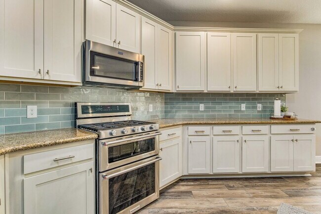 Building Photo - Bright and beautiful home in Windward Cove...