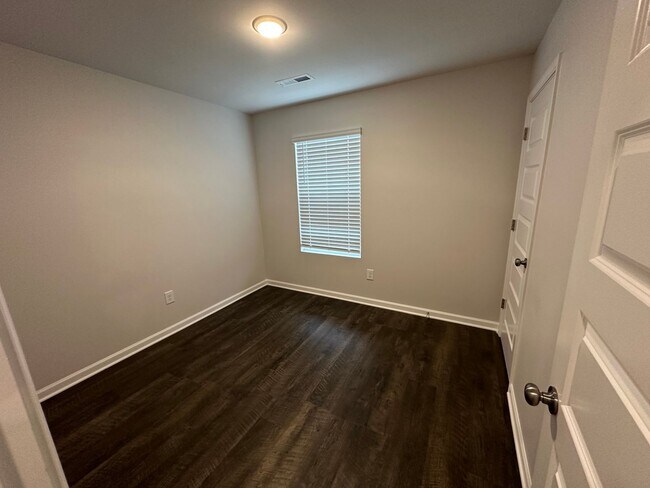 Building Photo - *NOW PRELEASING* Three Bedroom l Two Bath Home in Kilpatrick Landing