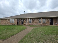 Building Photo - 1721 Breezy Dr
