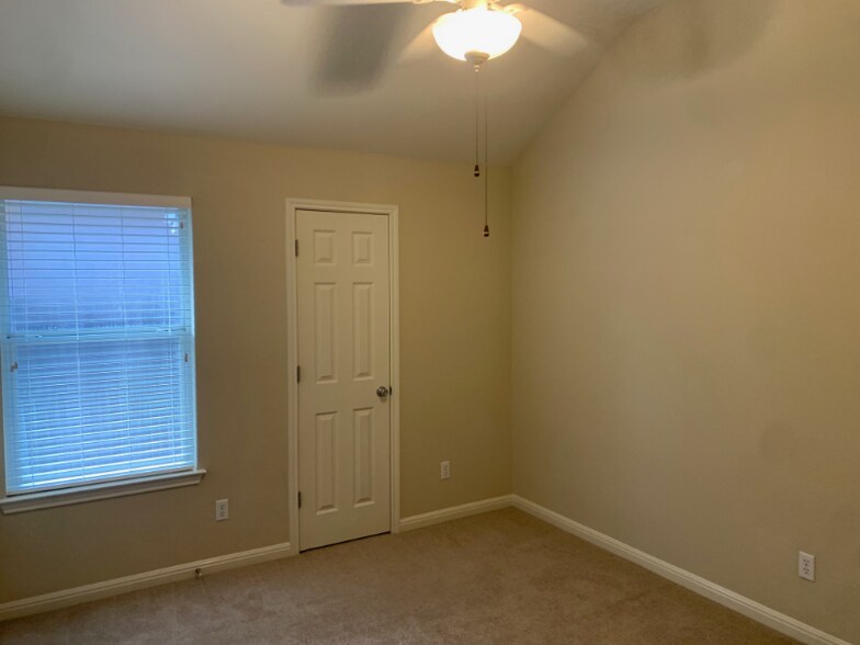 Building Photo - 137 Antler Cir