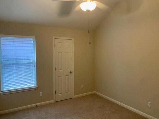 Building Photo - 137 Antler Cir