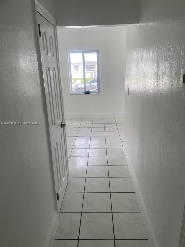 Building Photo - 471 NW 32nd Ct