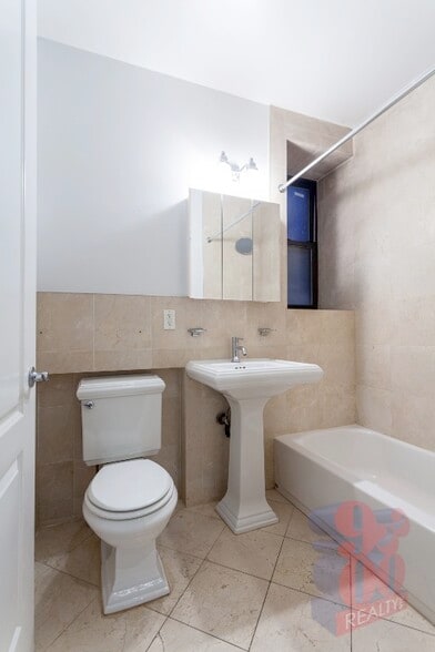 Building Photo - 52 Barrow St