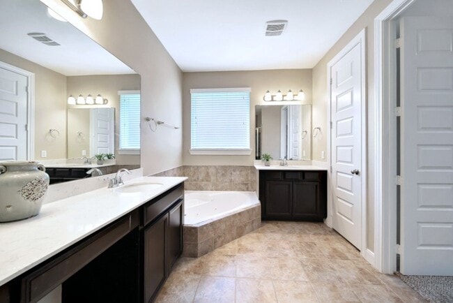 Building Photo - 3007 Rocky Point Dr