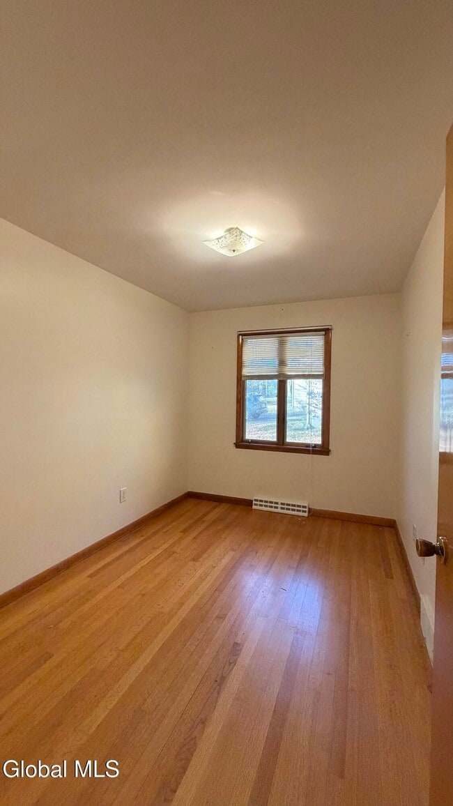 Building Photo - 275 Bloomingrove Dr