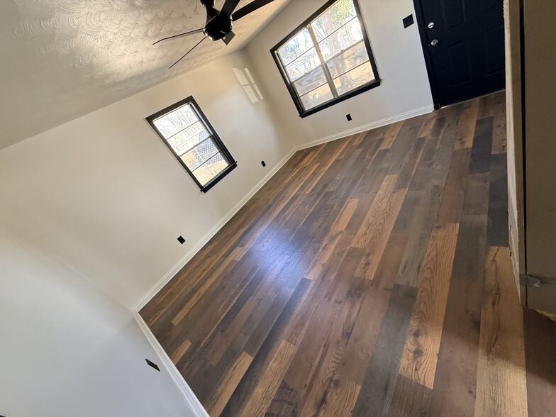 Building Photo - 232 Oregon St