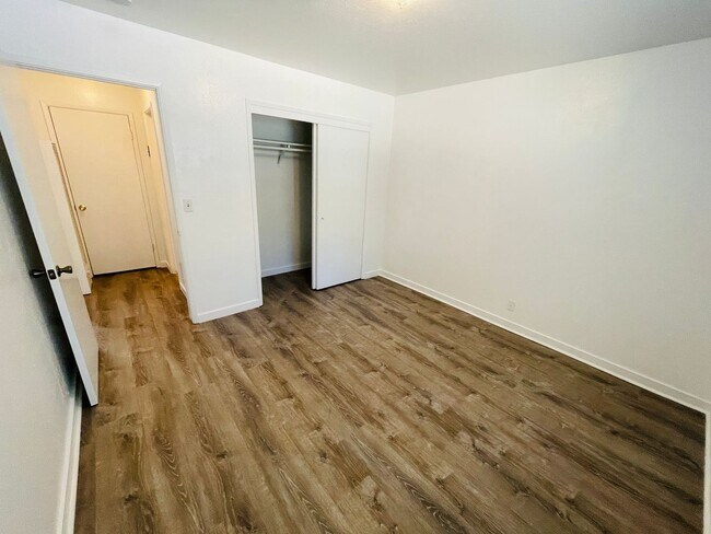 Building Photo - 2301 James Ave