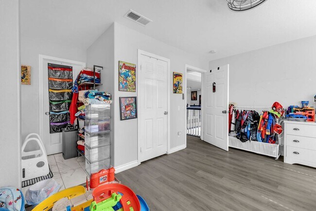 Building Photo - 469 Partridge Ln