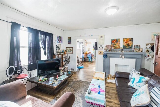 Building Photo - 839 E 26th St