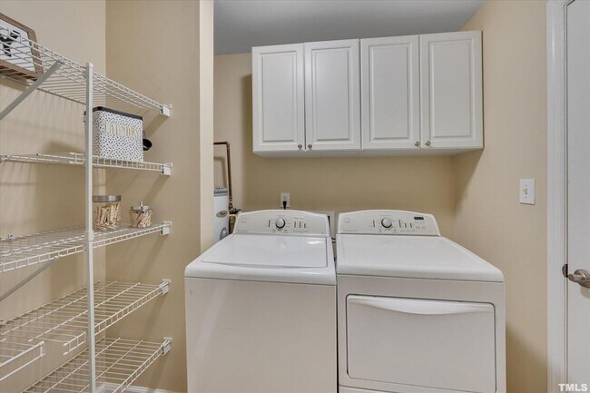Building Photo - 1008 F Kingwood Drive, Chapel Hill, NC  27517