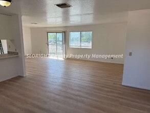 Building Photo - AVAILABLE NOW - Spacious 4 Bed, 2 Bath Apa...