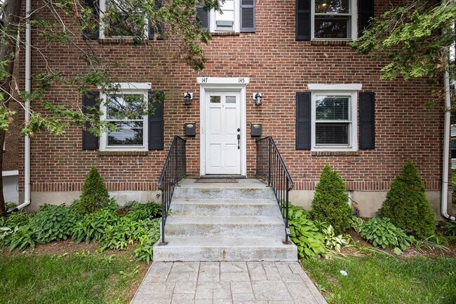 Building Photo - 147 Lowell Ave