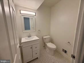 Building Photo - 5129 Clacton Ave