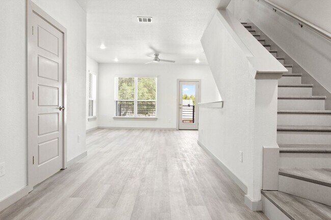 Building Photo - * MOVE IN SUMMER 7/31/2027 * 5 Bed 5.5 Bat...