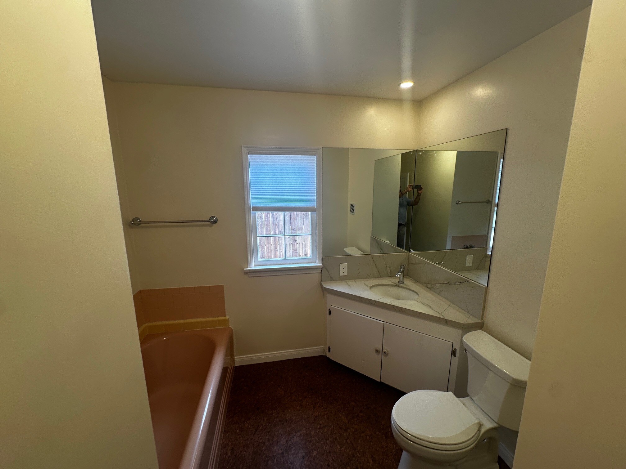 Building Photo - 2151 N Altadena Dr