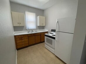 Building Photo - 458 3rd St NE
