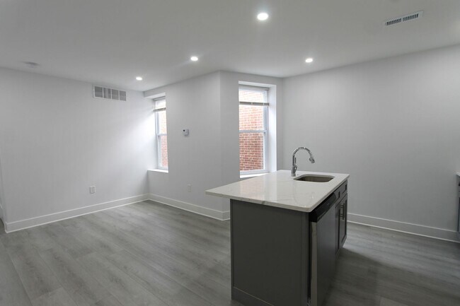 Building Photo - 103 E Coulter St