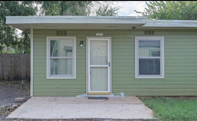 Building Photo - 4106 S Shields Blvd